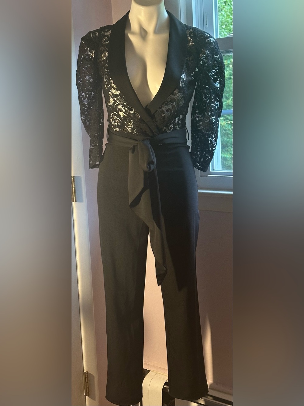ASOS Black Lace Puffed 3/4th Sleeve Tie Front Collar V Neck Tuxedo Jumpsuit Sz 2